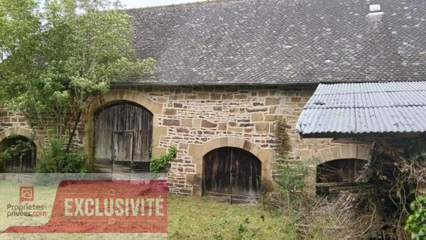 Lanteuil. Grange en pierres avec vue dégagée et plus de 2600 m2 de terrain
