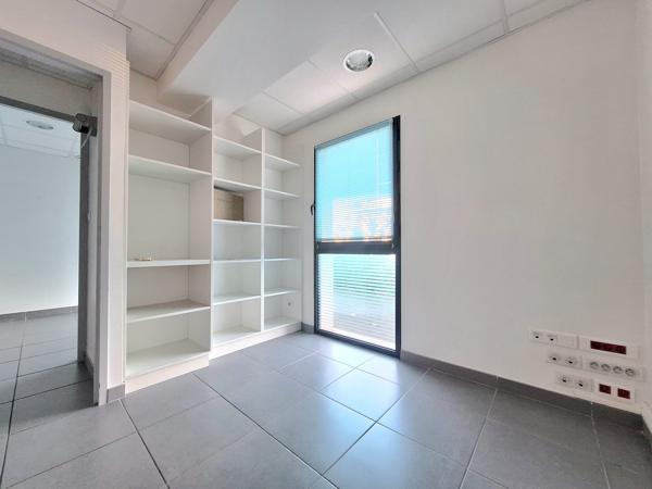 LOCAL COMMERCIAL - BUREAUX