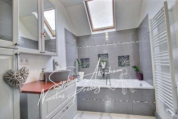 Ensemble de 2 habitations de type F3 avec terrasse et cour. Sans travaux !