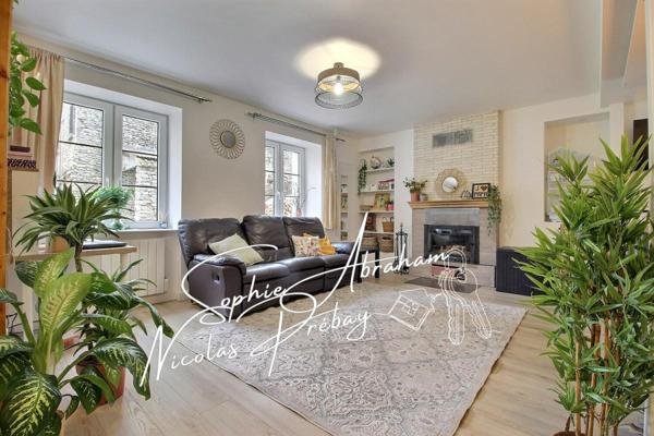 Ensemble de 2 habitations de type F3 avec terrasse et cour. Sans travaux !