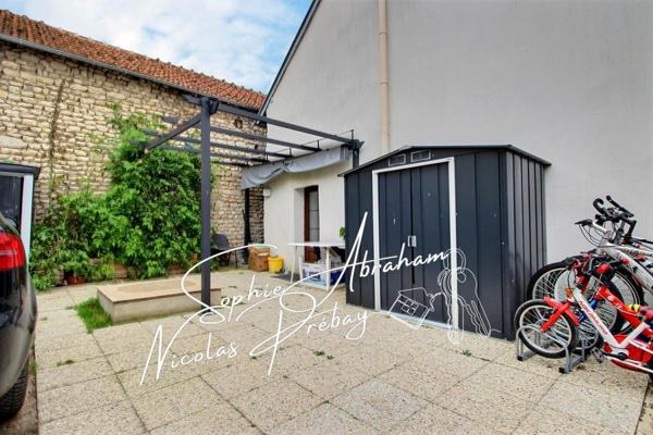 Ensemble de 2 habitations de type F3 avec terrasse et cour. Sans travaux !