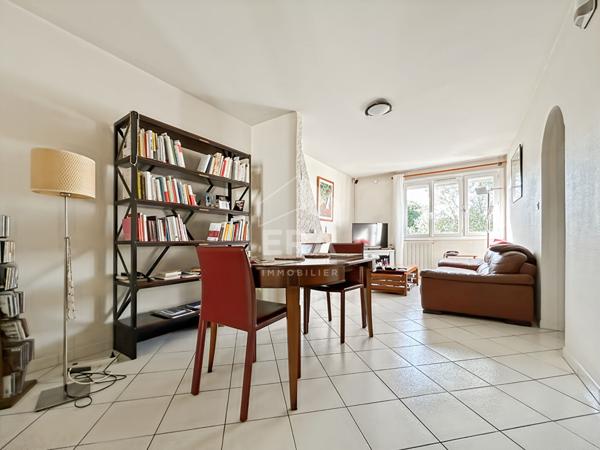 Maison familiale, beau jardin