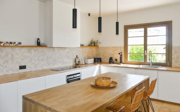 Maison à vendre    5 pièces •  Uzès