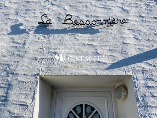 CHARMANTE MAISON TYPE LONGERE - PISCINE & PROCHE COMMERCES -