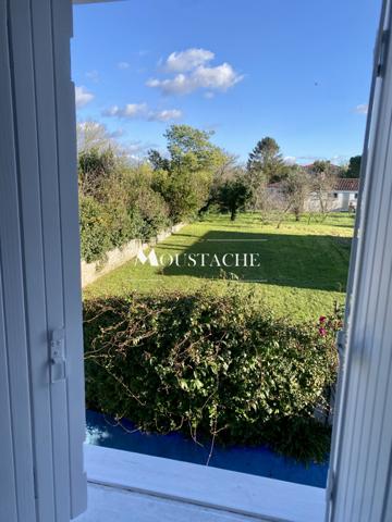 CHARMANTE MAISON TYPE LONGERE - PISCINE & PROCHE COMMERCES -