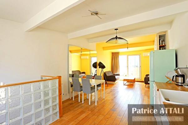 Vente                                                      Appartement
                        
                     3 pièces                      65 m2                     à Paris 5