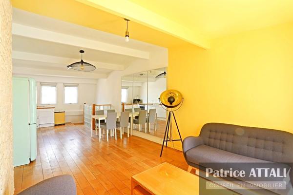 Vente                                                      Appartement
                        
                     3 pièces                      65 m2                     à Paris 5