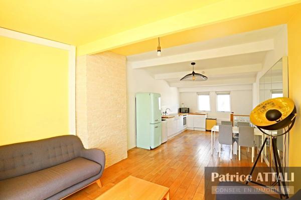 Vente                                                      Appartement
                        
                     3 pièces                      65 m2                     à Paris 5