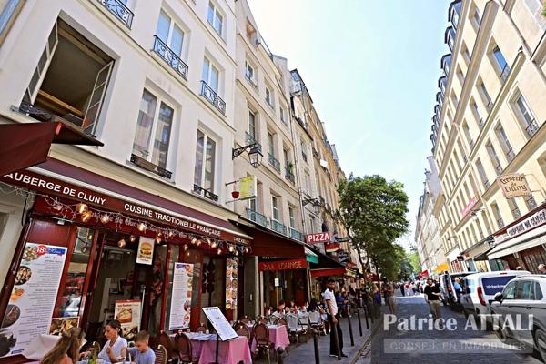 Vente                                                      Appartement
                        
                     3 pièces                      65 m2                     à Paris 5