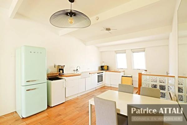 Vente                                                      Appartement
                        
                     3 pièces                      65 m2                     à Paris 5