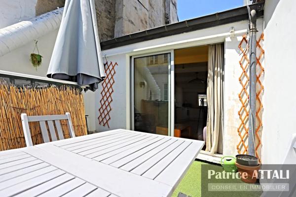 Vente                                                      Appartement
                        
                     3 pièces                      65 m2                     à Paris 5
