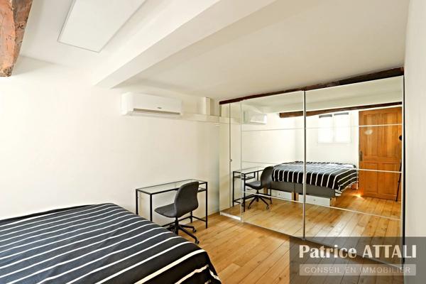 Vente                                                      Appartement
                        
                     3 pièces                      65 m2                     à Paris 5