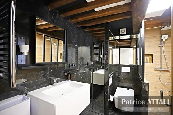 Vente                                                      Appartement
                        
                     3 pièces                      65 m2                     à Paris 5
