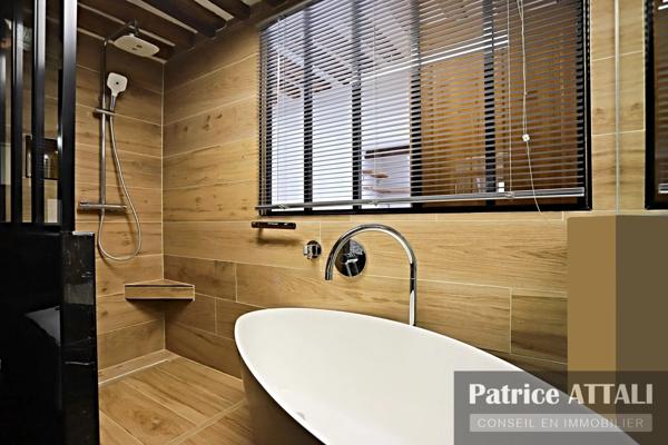 Vente                                                      Appartement
                        
                     3 pièces                      65 m2                     à Paris 5
