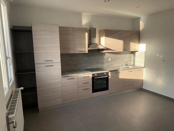 Saint Priest (69800), Maison 6 pièces de 170m² avec dépendance. Idéal Artisan!