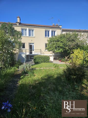 Poitiers Bel Air, Maison 125 m² avec 3 chambres, garage et jardin.
