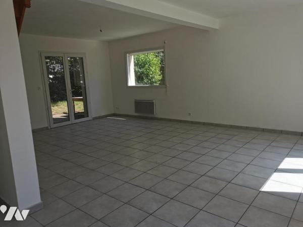 maison récente située en impasse avec 4 chambres proche commerces