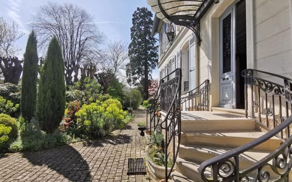 Maison à vendre    9 pièces • 280 m2 Mandres-les-Roses