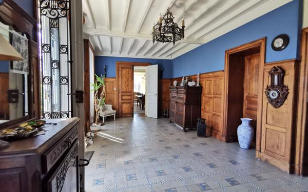 Maison à vendre    9 pièces • 280 m2 Mandres-les-Roses