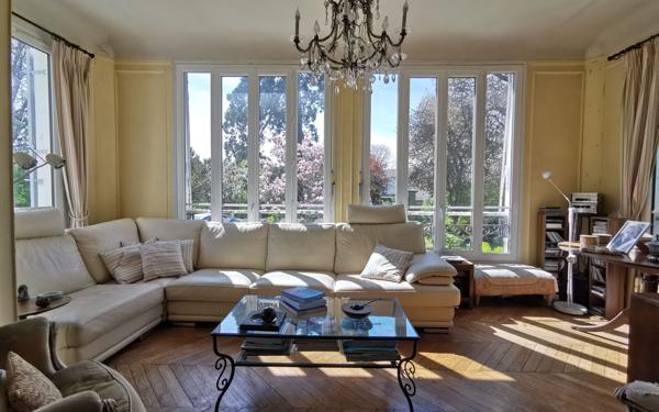 Maison à vendre    9 pièces • 280 m2 Mandres-les-Roses