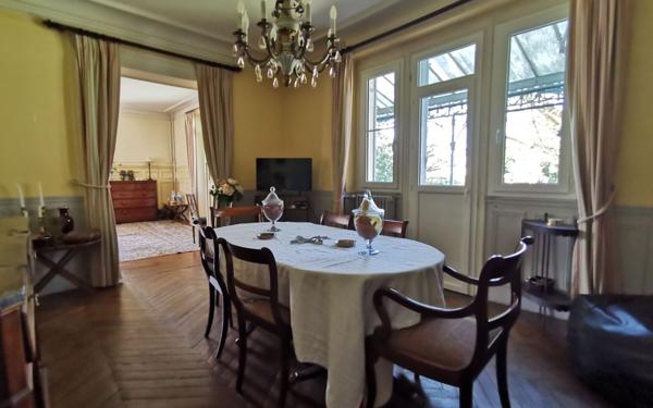 Maison à vendre    9 pièces • 280 m2 Mandres-les-Roses