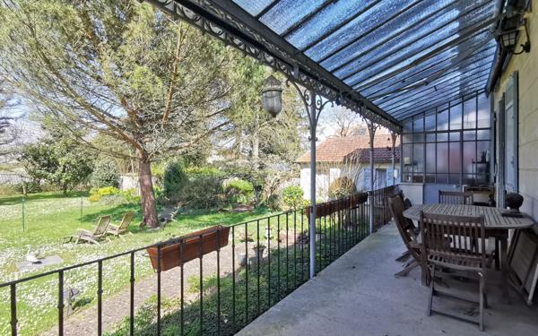 Maison à vendre    9 pièces • 280 m2 Mandres-les-Roses