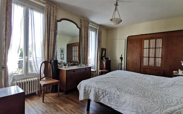 Maison à vendre    9 pièces • 280 m2 Mandres-les-Roses