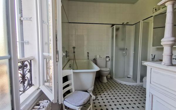 Maison à vendre    9 pièces • 280 m2 Mandres-les-Roses