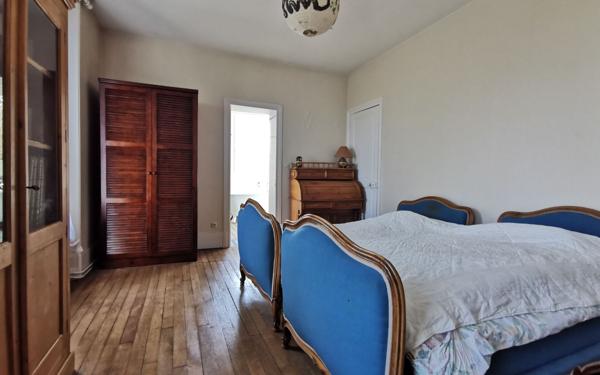 Maison à vendre    9 pièces • 280 m2 Mandres-les-Roses