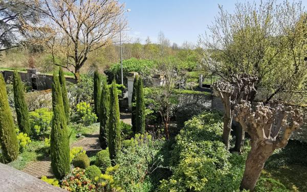 Maison à vendre    9 pièces • 280 m2 Mandres-les-Roses