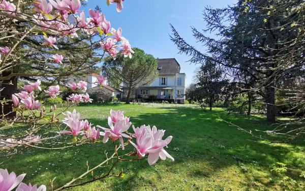 Maison à vendre    9 pièces • 280 m2 Mandres-les-Roses