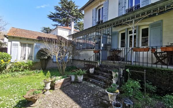 Maison à vendre    9 pièces • 280 m2 Mandres-les-Roses