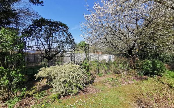 Maison à vendre    9 pièces • 280 m2 Mandres-les-Roses