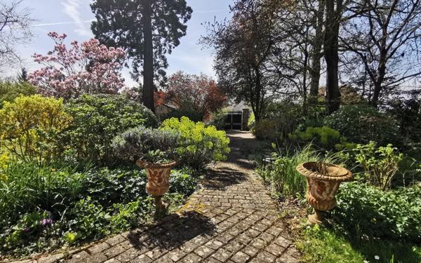 Maison à vendre    9 pièces • 280 m2 Mandres-les-Roses