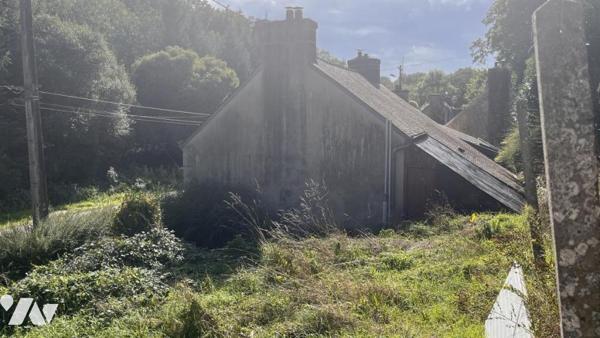 BAUD - Maison à rénover avec jardin