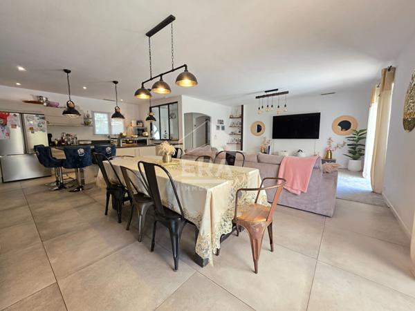 Maison Vidauban avec dépendance et garage.