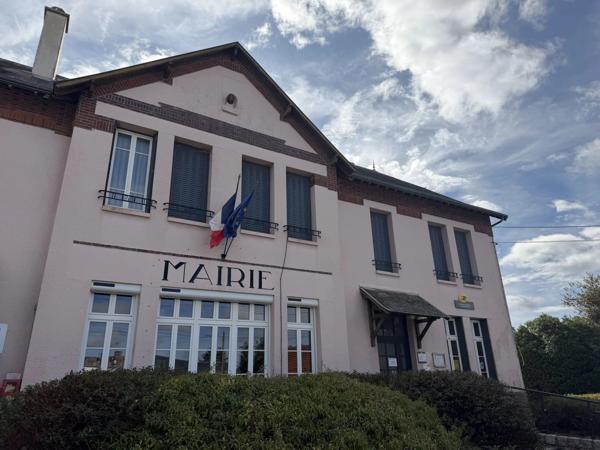 Location                                                      Appartement
                        
                     2 pièces                      80 m2                     à Clévilliers