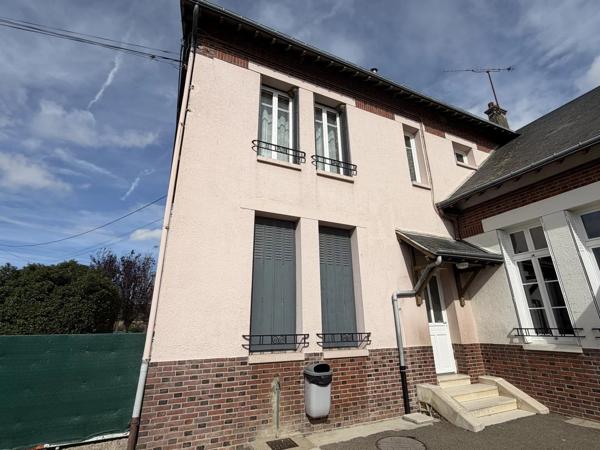 Location                                                      Appartement
                        
                     2 pièces                      80 m2                     à Clévilliers