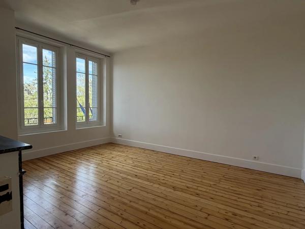Location                                                      Appartement
                        
                     2 pièces                      80 m2                     à Clévilliers