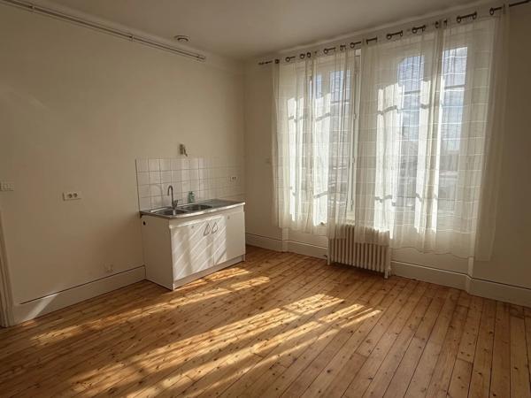 Location                                                      Appartement
                        
                     2 pièces                      80 m2                     à Clévilliers