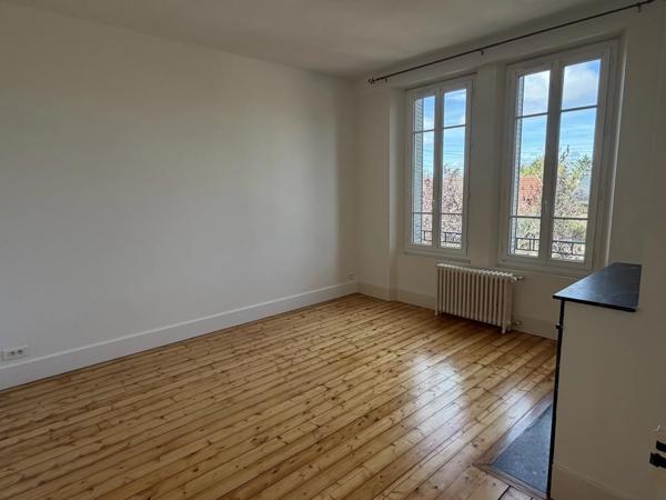 Location                                                      Appartement
                        
                     2 pièces                      80 m2                     à Clévilliers