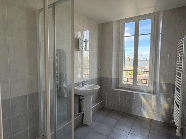 Location                                                      Appartement
                        
                     2 pièces                      80 m2                     à Clévilliers
