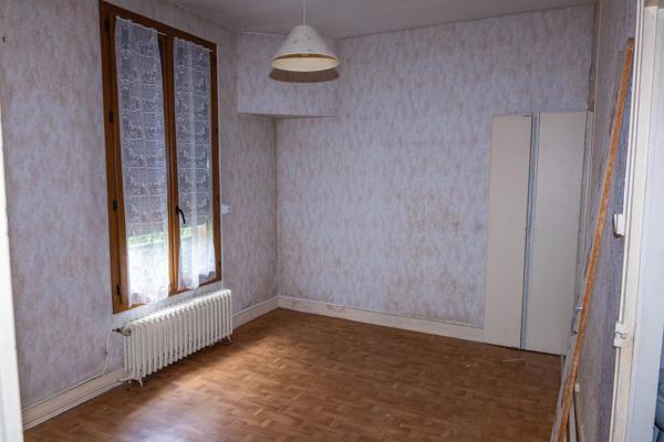 Vente                                                      Maison de ville
                        
                     4 pièces                      69 m2                     à Vierzon