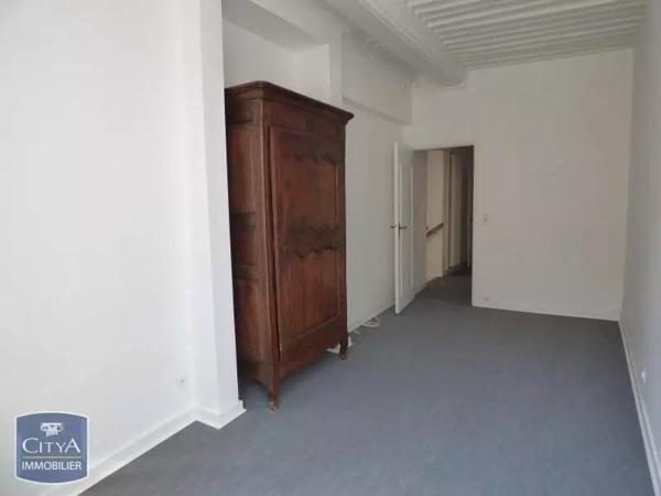 Appartement à louer 4 pièces 121.94m²