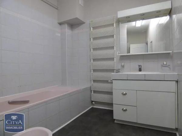 Appartement à louer 4 pièces 121.94m²