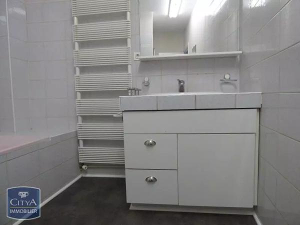 Appartement à louer 4 pièces 121.94m²