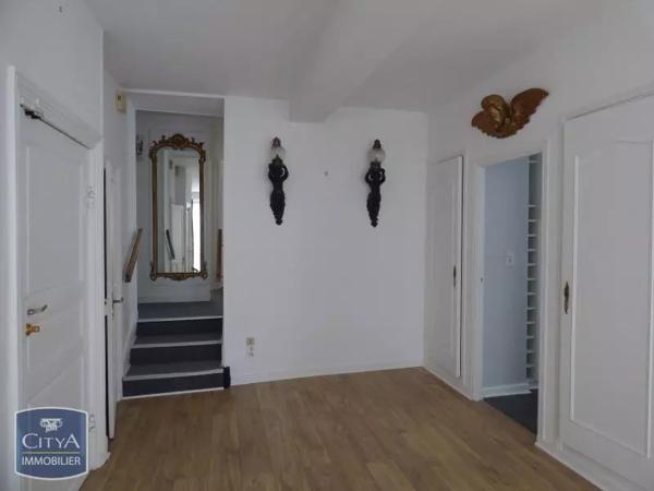 Appartement à louer 4 pièces 121.94m²