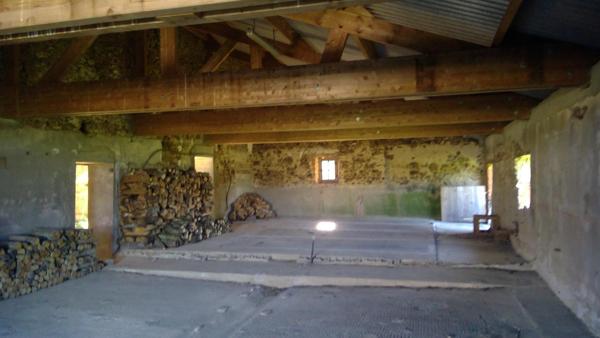 Grange à rénover de plus de 300 M2 sur un terrain de 3200 M2