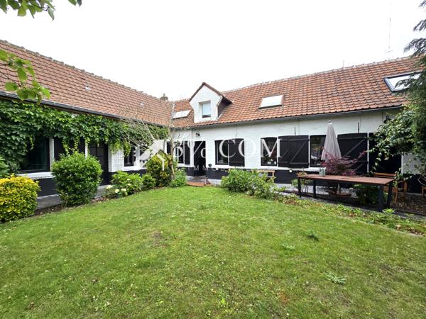 Maison
                                                                                                                                                                                                                                                                                                                        7 pièce(s)                                                                                                                                                                                                          5 chambre(s)                                                                                                                                                                                                          160  m²