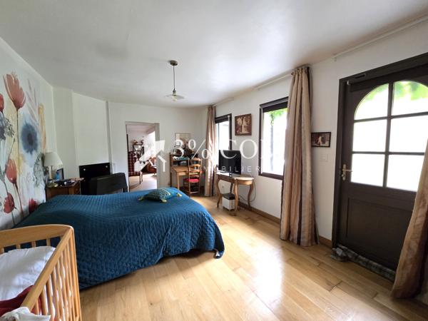 Maison
                                                                                                                                                                                                                                                                                                                        7 pièce(s)                                                                                                                                                                                                          5 chambre(s)                                                                                                                                                                                                          160  m²